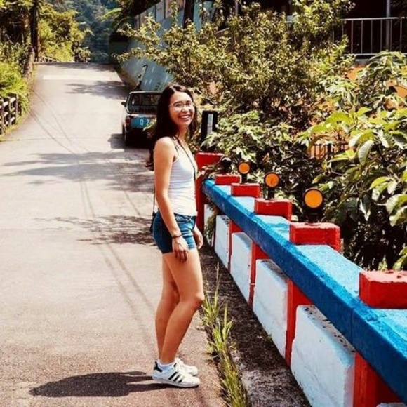 Meet your Posher, Jennifer - Picture 1 of 1